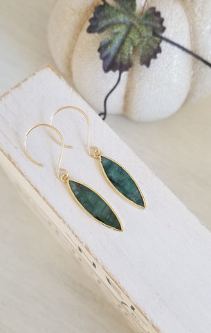 Raw Emerald Earrings Gold, Dainty Gold Hoop Earrings, May Birthstone Jewelry, Green Stone Earrings Dangle, Gift for Her, Statement Earrings, Taurus Gift