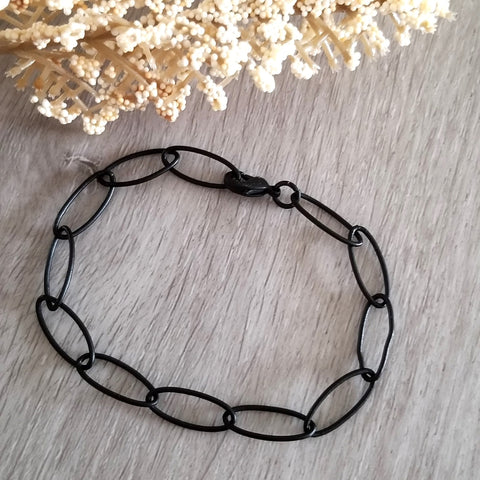 Edgy Black Chain Link Bracelet for Women