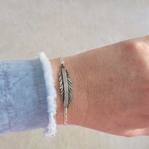 Silver Boho Feather Bracelet, Feather Bracelet, Silver Paperclip Chain Bracelet, Boho Feather Bracelet, Oxidized Bracelet, Rustic Jewelry, Everyday Bohemian Bracelet