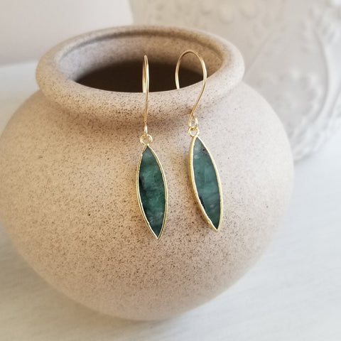 Raw Emerald Earrings Gold, Dainty Gold Hoop Earrings, May Birthstone Jewelry, Green Stone Earrings Dangle, Gift for Her, Statement Earrings