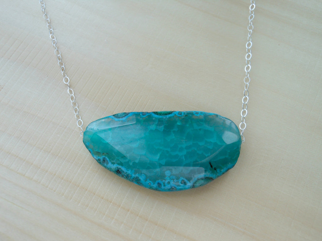 Green agate slice necklace