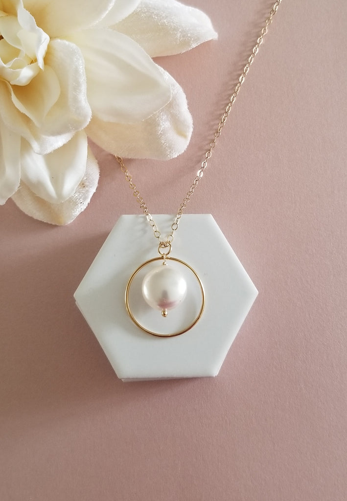 Circle sales pearl necklace
