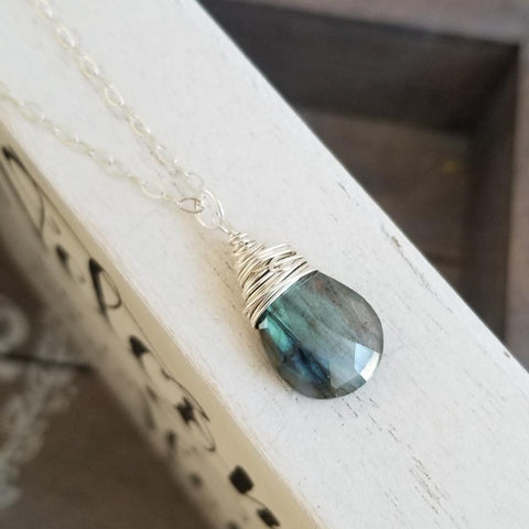 Labradorite Necklace, Labradorite Pendant Necklace, Labradorite Crystal Necklace, Healing Crystal Necklace, Raw Labradorite Stone Necklace